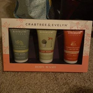 🆕CRABTREE & EVELYN BODY WASH TRIO: Various Scents 50 ml each